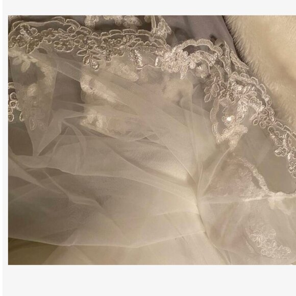 WEDDING Sequin Petal Shape Wedding Bridal Veil With Metal Comb IVORY - Picture 6 of 10